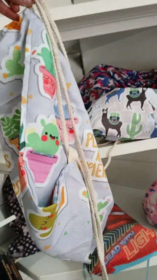 Mochila de tela con cordones