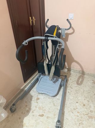 GRUA ELEVADORA DE PERSONAS CON DISCAPACIDAD