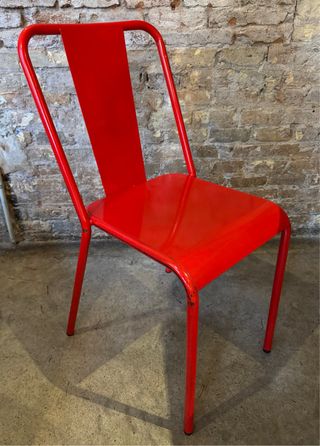 Sillas de metal rojas