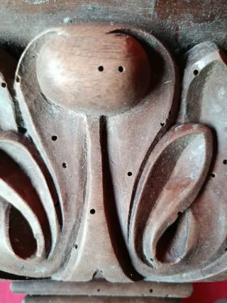 Mensula de madera tallada antigua