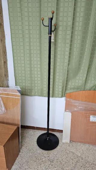 Perchero de pie metal y madera