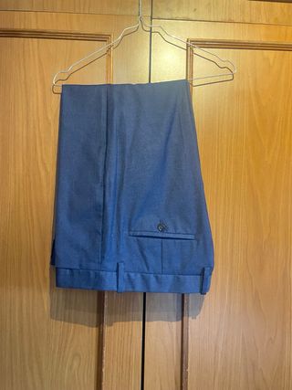 Camisa azul de vestir, corbata Chaleco Pantalón