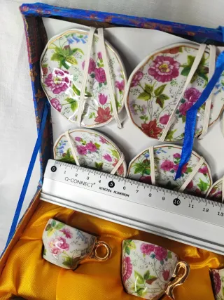 Mini vajilla vintage tazas y platos florales