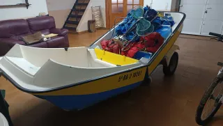Barco plegable con motor, remolque y papeles