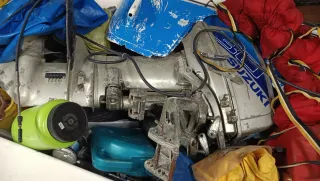 Barco plegable con motor, remolque y papeles