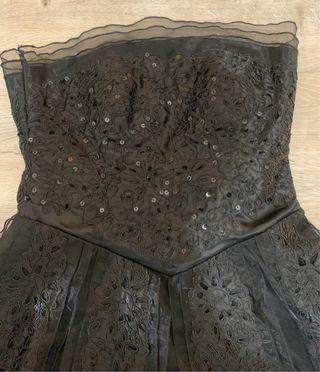 Vestido fiesta pedrería y tul negro