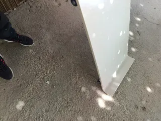 Mesa baja blanca de plástico