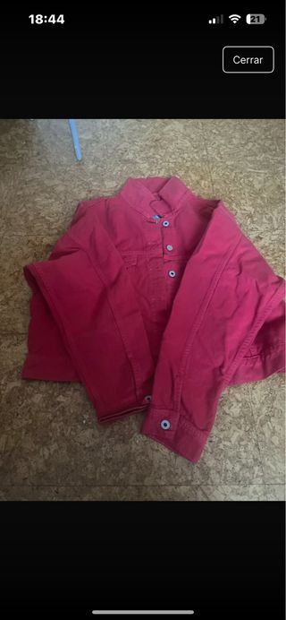 Cazadora vaquera roja