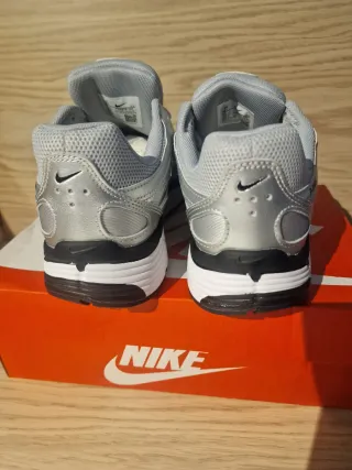 Nike P-6000 Deportivas Plata y Negro