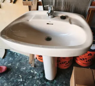 Lavabo de pie Roca + grifo