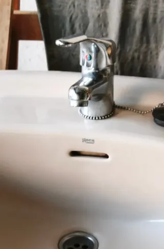 Lavabo de pie Roca + grifo