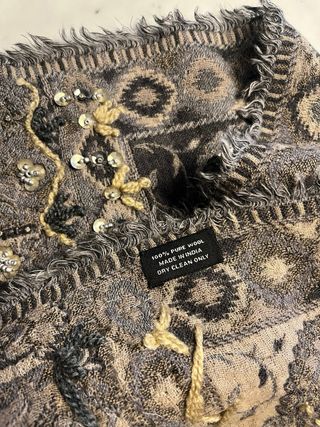 Ampia sciarpa/scialle con perline e paillettes