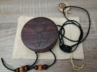 Peitoque. Castañola de peito. Castañuela de pecho.