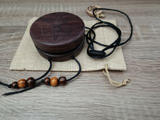 Peitoque. Castañola de peito. Castañuela de pecho.