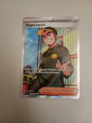 Ragazzaccio Allenatore Full Art 181/159 + bustina