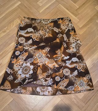 Traje de chaqueta y falda rojo