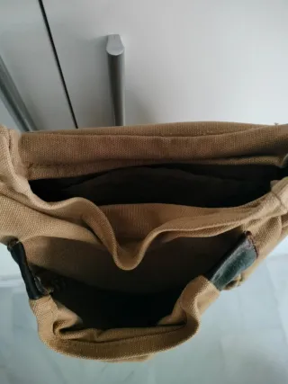 Bolso de lona beige y negro