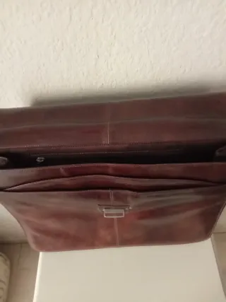 Maletín de piel marrón