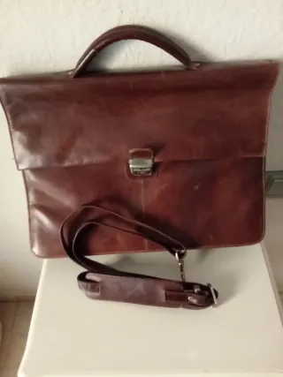 Maletín de piel marrón