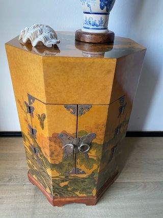 Mueble octogonal estilo chinoiserie