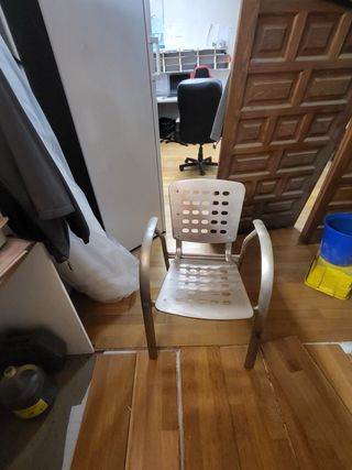 Mesa Plegable 4 Puestos, con 4 sillas.