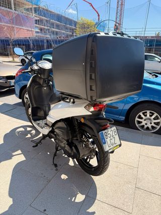 Peugeot tweet 125, año 2019. Itv hasta el 08/2027