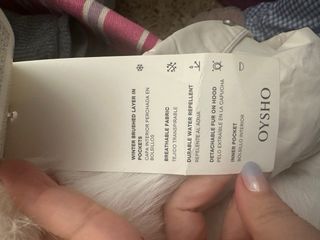 Plumífero Oysho Beige con Cinturón y Capucha