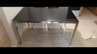 Mesa de comedor moderna cristal y metal