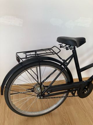 Bicicleta de paseo negra