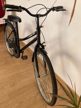 Bicicleta de paseo negra
