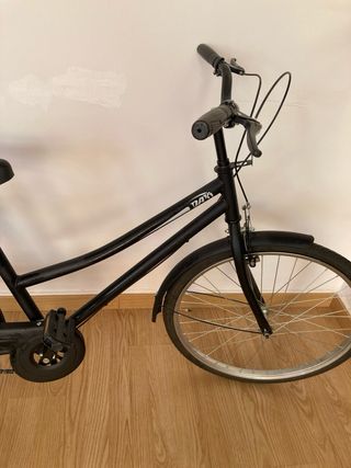 Bicicleta de paseo negra