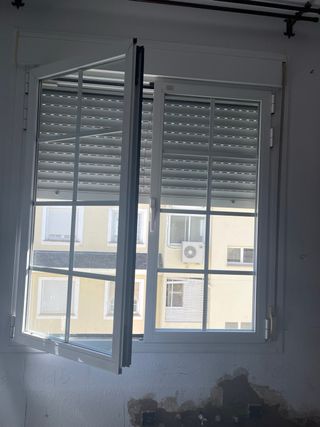 Cerramiento aluminio con marco. Puertas y ventanas