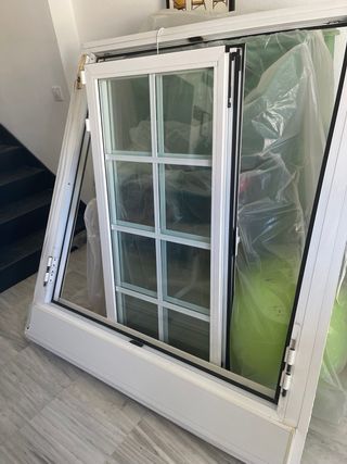 Cerramiento aluminio con marco. Puertas y ventanas