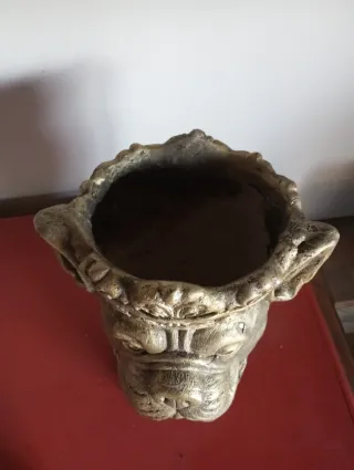 Maceta Bulldog con Corona y Cadena