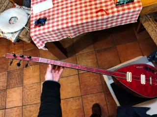 Baglama Saz Eléctrico Rojo