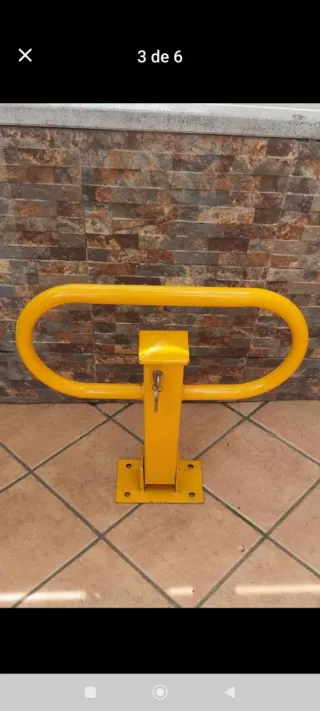 Barrera de aparcamiento amarilla