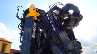 MAN TGS 26 440-CAMIONES GANCHO CON GRUA