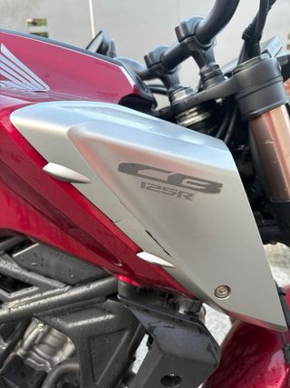 Honda CB125R Roja