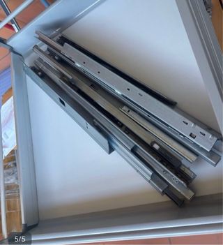 3 Bandejas metálicas y plásticas