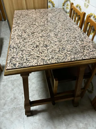 Mesa y 4 Sillas Comedor