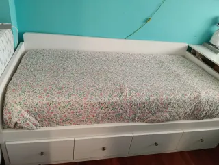 Cama tipo diván IKEA blanca