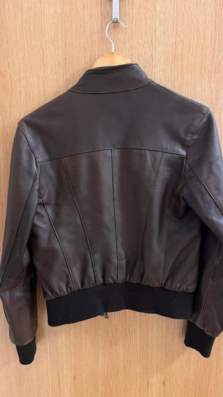 Chaqueta de piel estilo bomber marrón