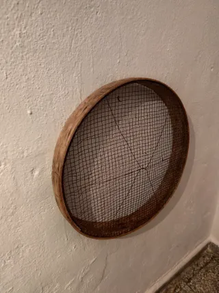 Cedazo o criba antigua de madera