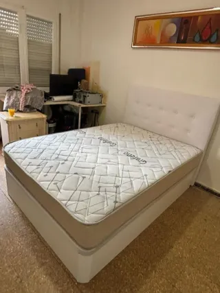 Canapé cama blanco con cabecero