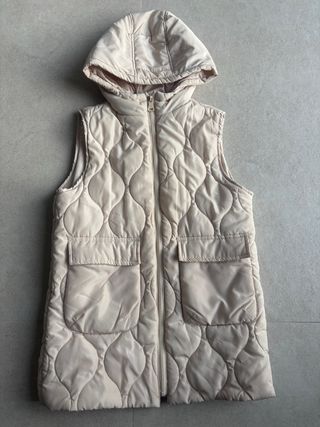 Chaleco niña beige acolchado con capucha T. 9-10