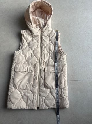 Chaleco niña beige acolchado con capucha T. 9-10