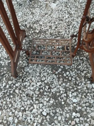 Máquina de coser antigua de madera ALFA