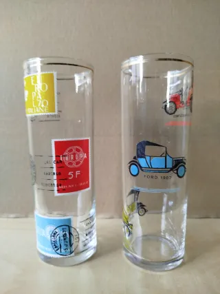 Vasos de tubo años 50 con sellos y coches antiguos
