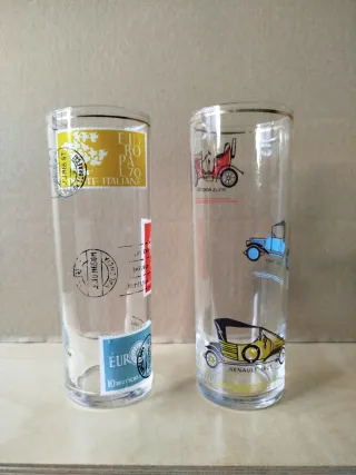 Vasos de tubo años 50 con sellos y coches antiguos