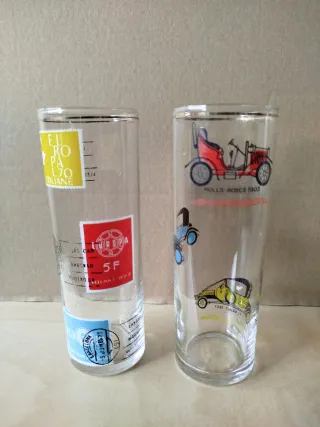 Vasos de tubo años 50 con sellos y coches antiguos